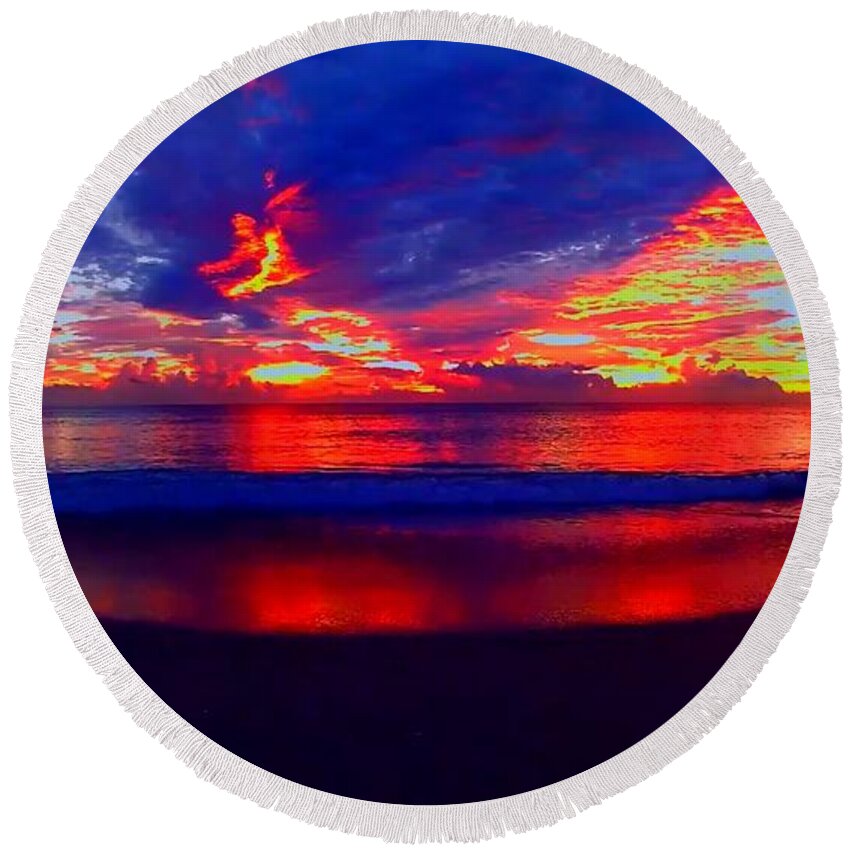 Sunrise Round Beach Towel featuring the photograph Sunrise Beach 777 by Rip Read