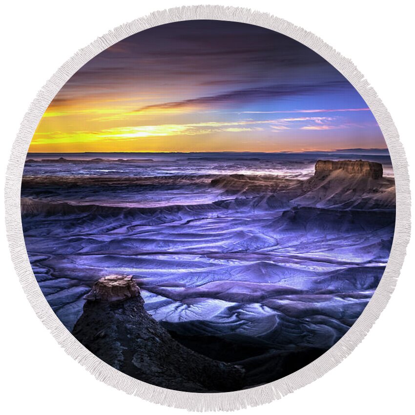 Utah Round Beach Towel featuring the photograph Sunrise Moonscape Overlook by Mark Gomez
