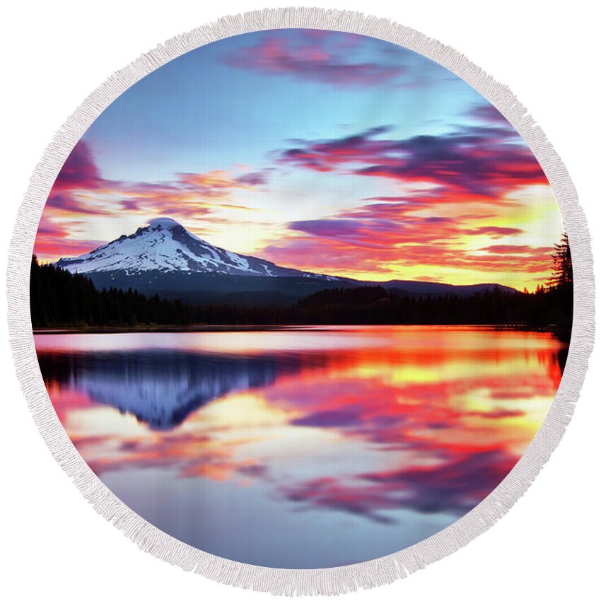Mount Hood Round Beach Towel featuring the photograph Sunrise on the Lake by Darren White