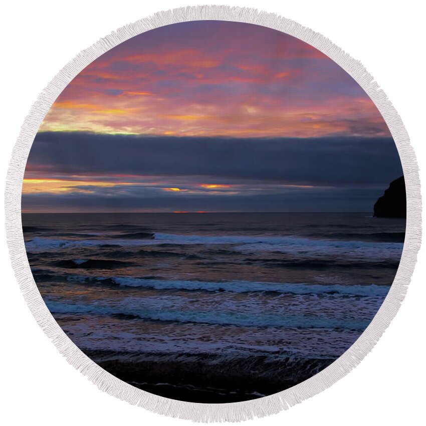 Oregon Coast Round Beach Towel featuring the photograph Sunset across the Pacific Ocean 23b by Cathy Anderson