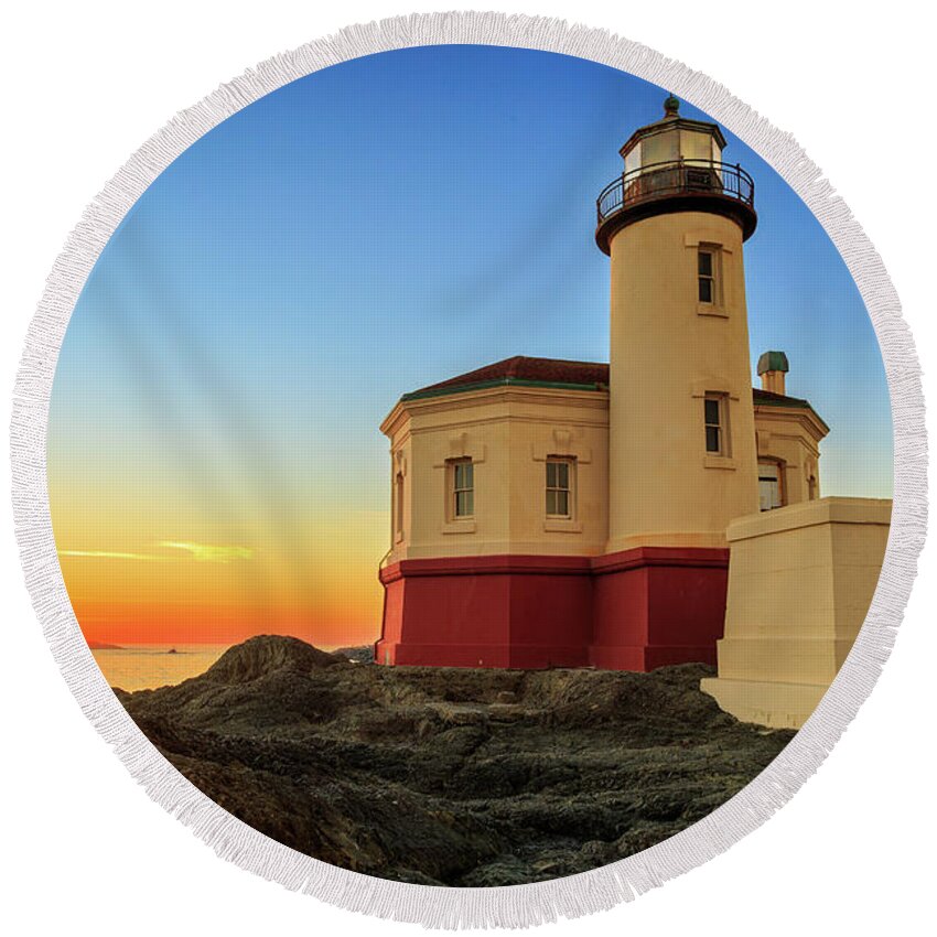 Lighthouse Round Beach Towel featuring the photograph Sunset At The Bandon Lighthouse by James Eddy