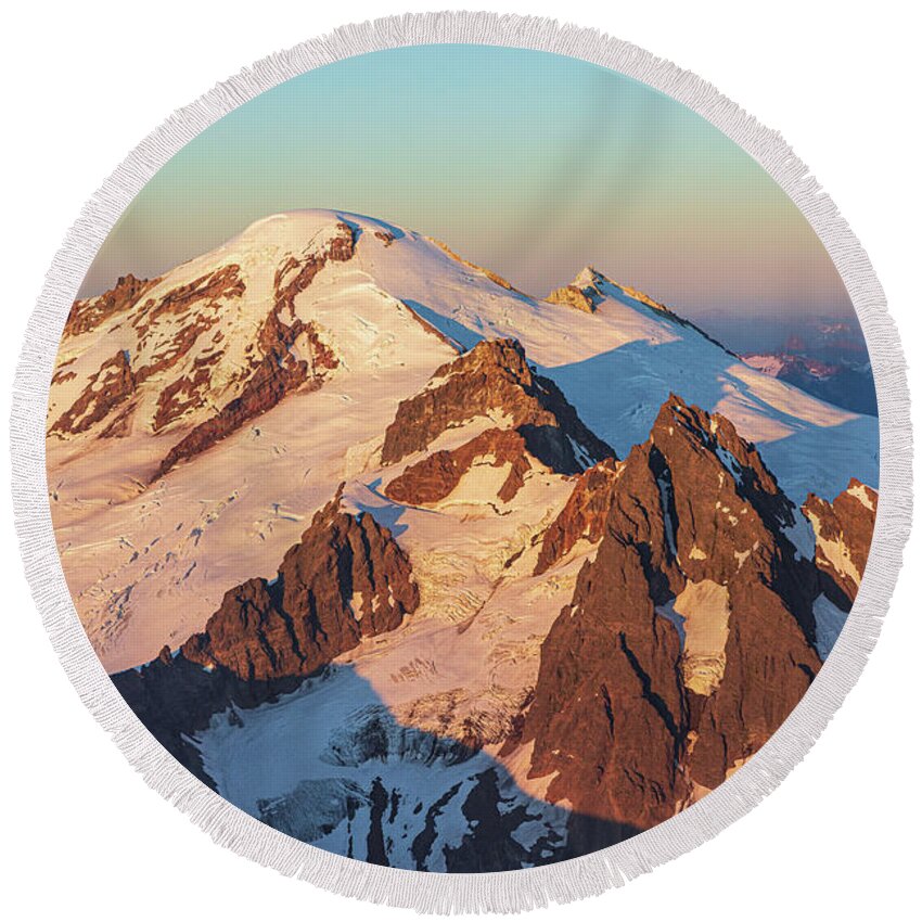 Mount Baker Round Beach Towel featuring the photograph Sunset Gold by Michael Rauwolf