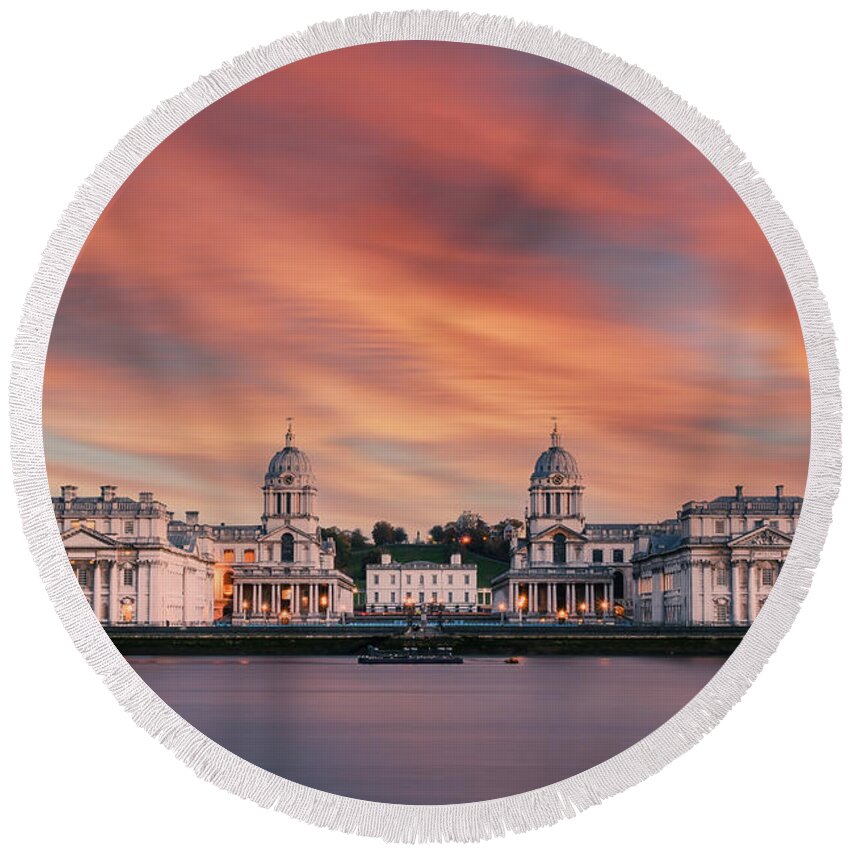 Sunset Round Beach Towel featuring the photograph Sunset over Greenwich by Andrew Lalchan