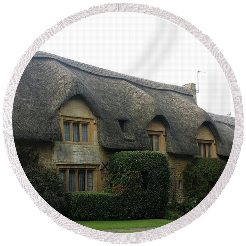 Thatched Cottage Image Round Beach Towel featuring the photograph Thatched Cottage by Roxy Rich