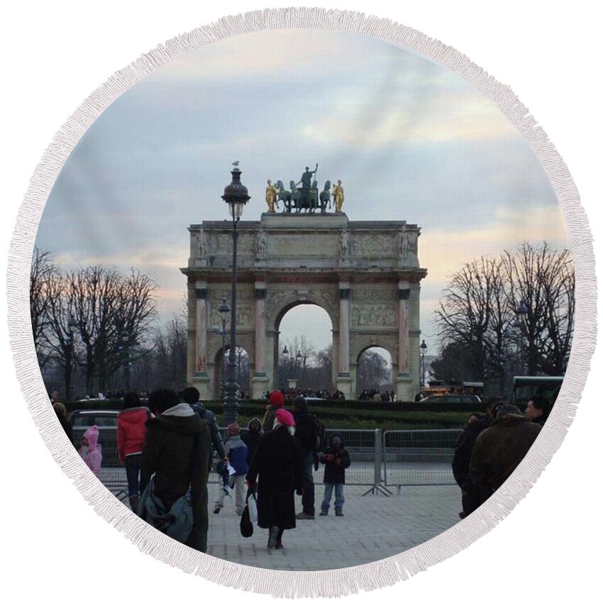 Arch Round Beach Towel featuring the photograph The Arch in Paris by Roxy Rich