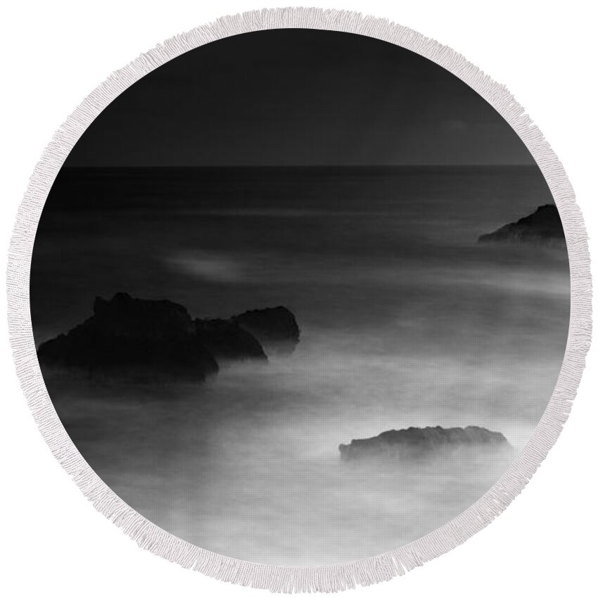 One Exposure Round Beach Towel featuring the photograph The changing light at San Francisco by Alessandra RC