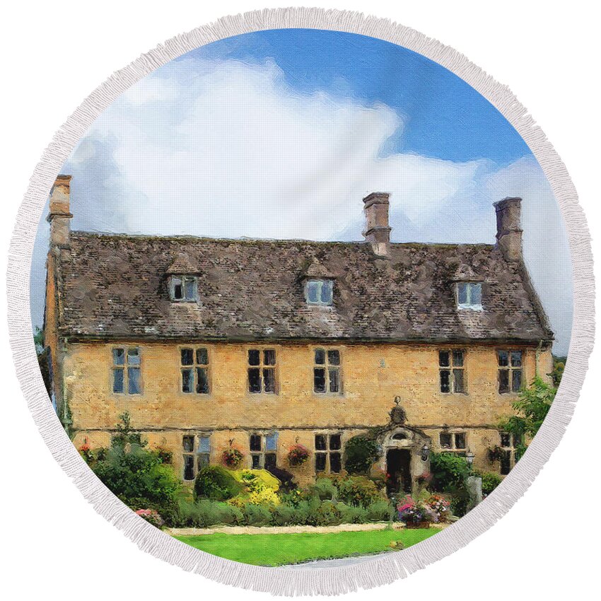 Bourton-on-the-water Round Beach Towel featuring the photograph The Dial House in Bourton by Brian Watt