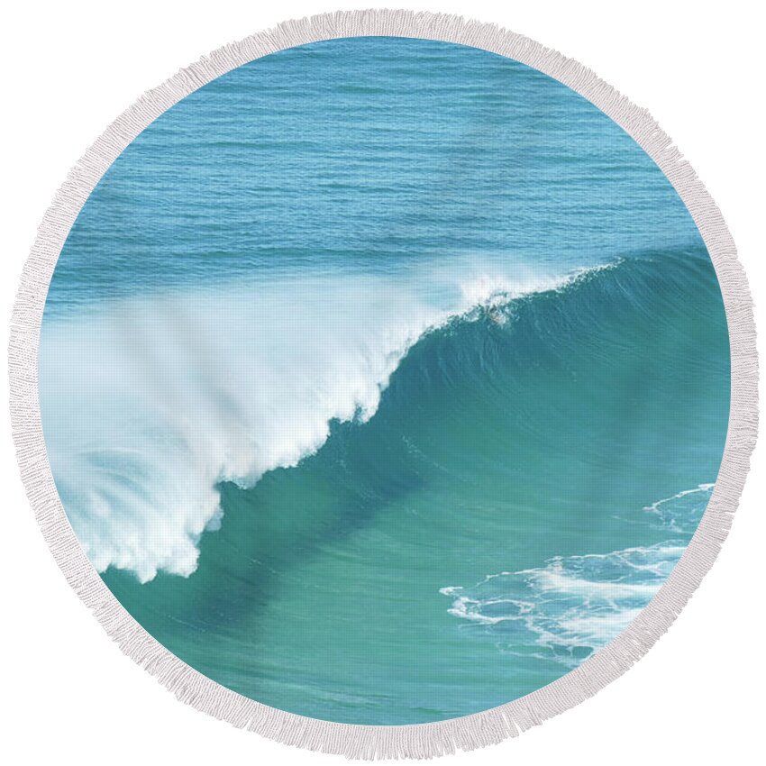 Ocean Round Beach Towel featuring the photograph The Perfect Wave by Maryse Jansen