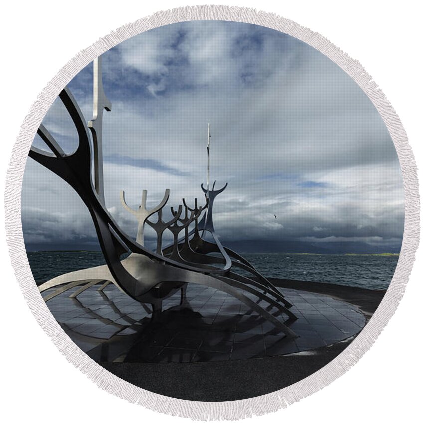 Sculpture Round Beach Towel featuring the photograph The Sun Voyager by Eva Lechner