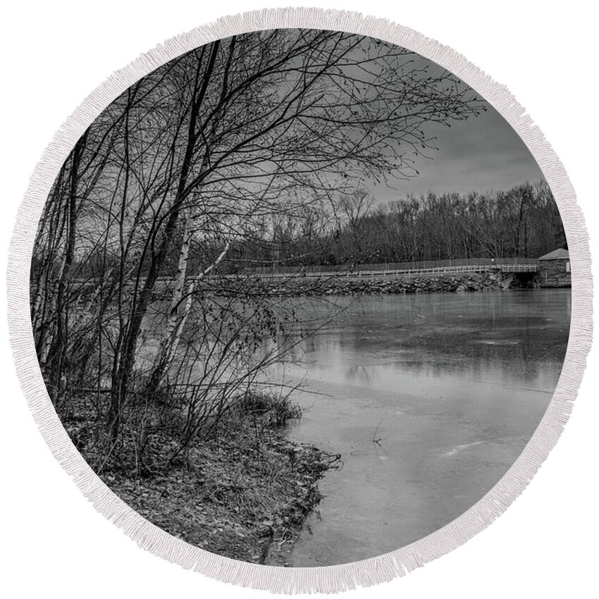 Pennsylvania Round Beach Towel featuring the photograph Trees on the edge of an iced reservoir by Alan Goldberg