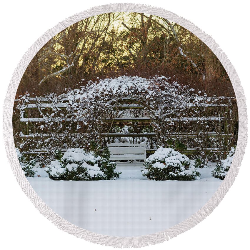 Colonial Williamsburg Round Beach Towel featuring the photograph Trellis in the Snow by Lara Morrison