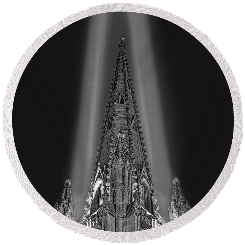 Architecture Style Round Beach Towel featuring the photograph Trinity Church 911 NYC BW by Susan Candelario
