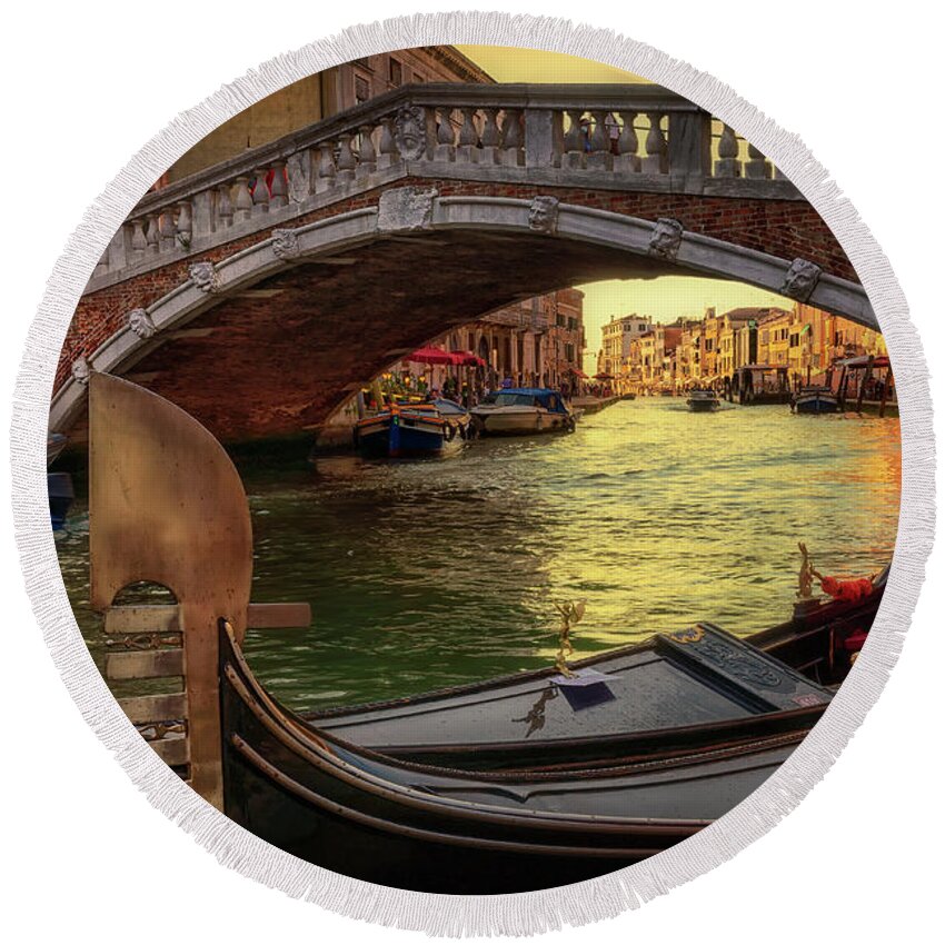 Gondola Round Beach Towel featuring the photograph Venice Ponte delle Guglie by The P