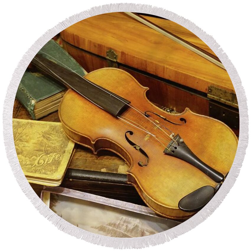 Violin Round Beach Towel featuring the photograph Vintage Violin by Sandra Lee Scott