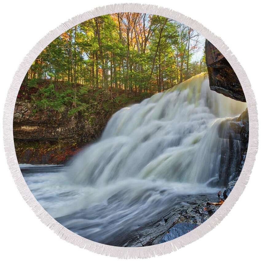 Wadsworth Falls Round Beach Towel featuring the photograph Wadsworth Falls by Juergen Roth