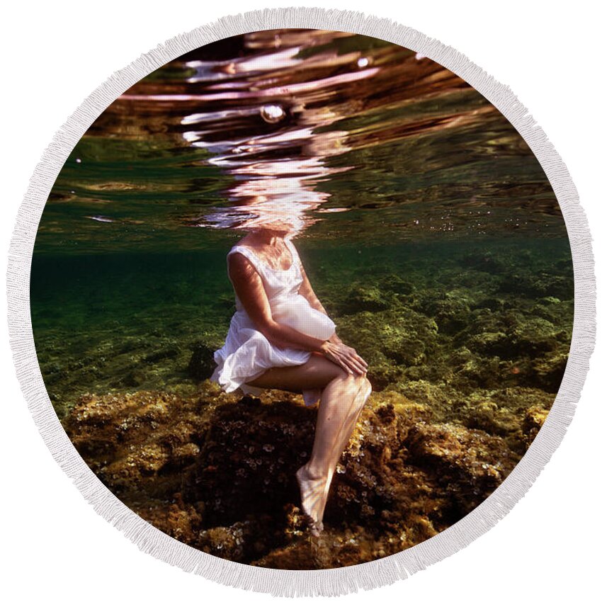 Underwater Round Beach Towel featuring the photograph Waiting by Gemma Silvestre