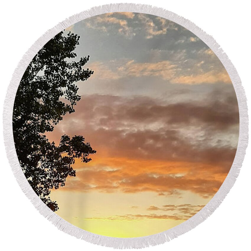 Sky Round Beach Towel featuring the photograph Walking back by Elaine Berger