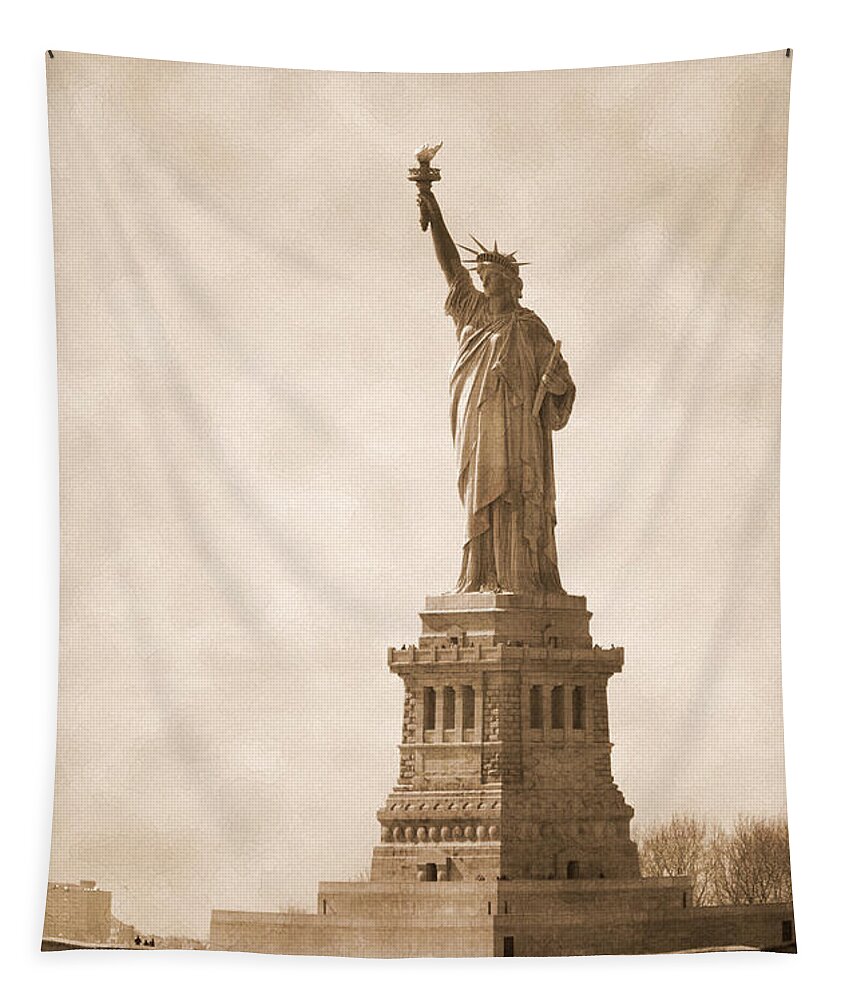 Bw Tapestry featuring the photograph Vintage statue of Liberty by RicardMN Photography