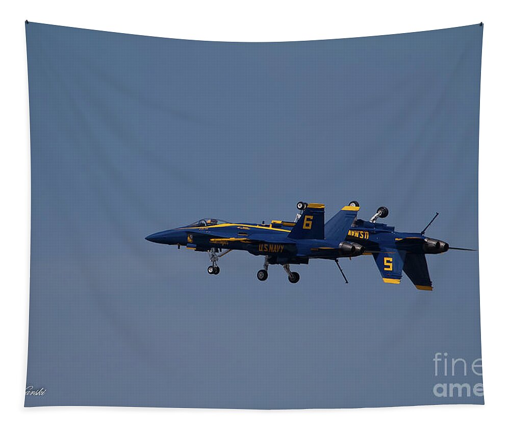 Airshow Tapestry featuring the photograph Which Way Up by Sue Karski