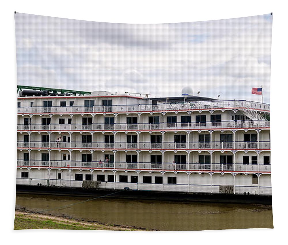 Queen Of The Mississippi Tapestry featuring the photograph Queen in Marietta by Holden The Moment