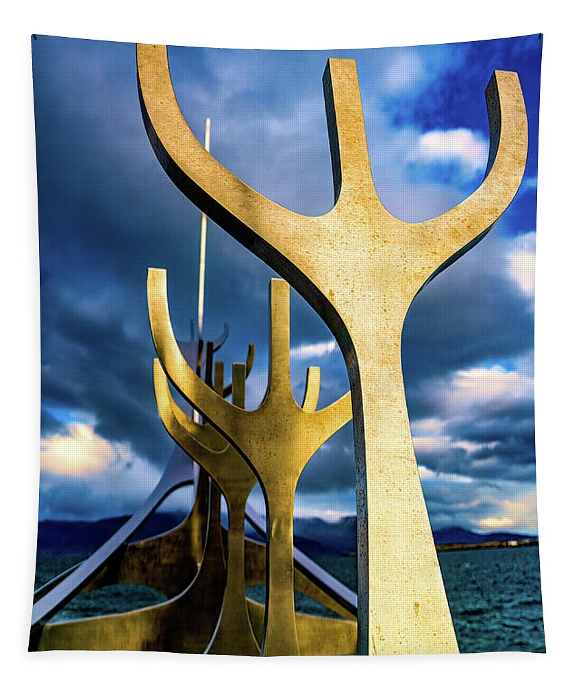 Sculpture Tapestry featuring the photograph Sun Voyager by Chris Lord
