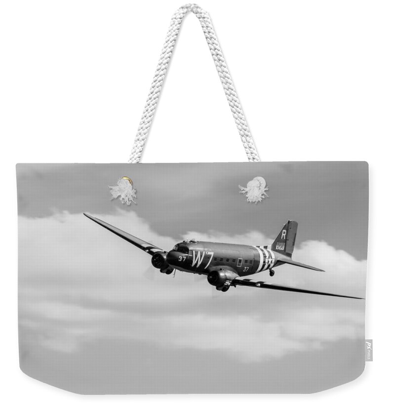 Douglas Skytrain Weekender Tote Bag featuring the photograph Douglas C-47 Skytrain Whiskey 7 #2 by Gary Eason