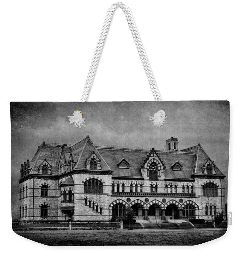 Architecture Weekender Tote Bag featuring the photograph Old Post Office - Customs House B W by Sandy Keeton