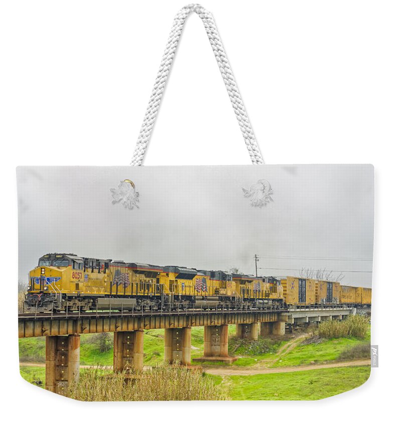 California Weekender Tote Bag featuring the photograph Up8057 #2 by Jim Thompson