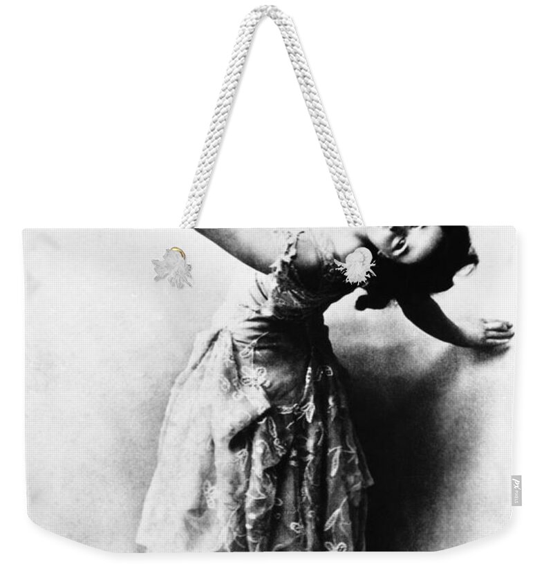 1899 Weekender Tote Bag featuring the photograph Isadora Duncan #2 by Granger