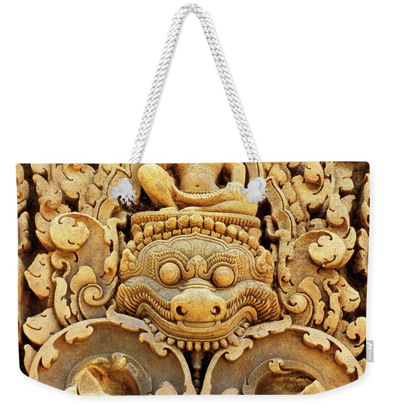 Banteay Weekender Tote Bag featuring the photograph Banteay Srei Carving 01 by Rick Piper Photography