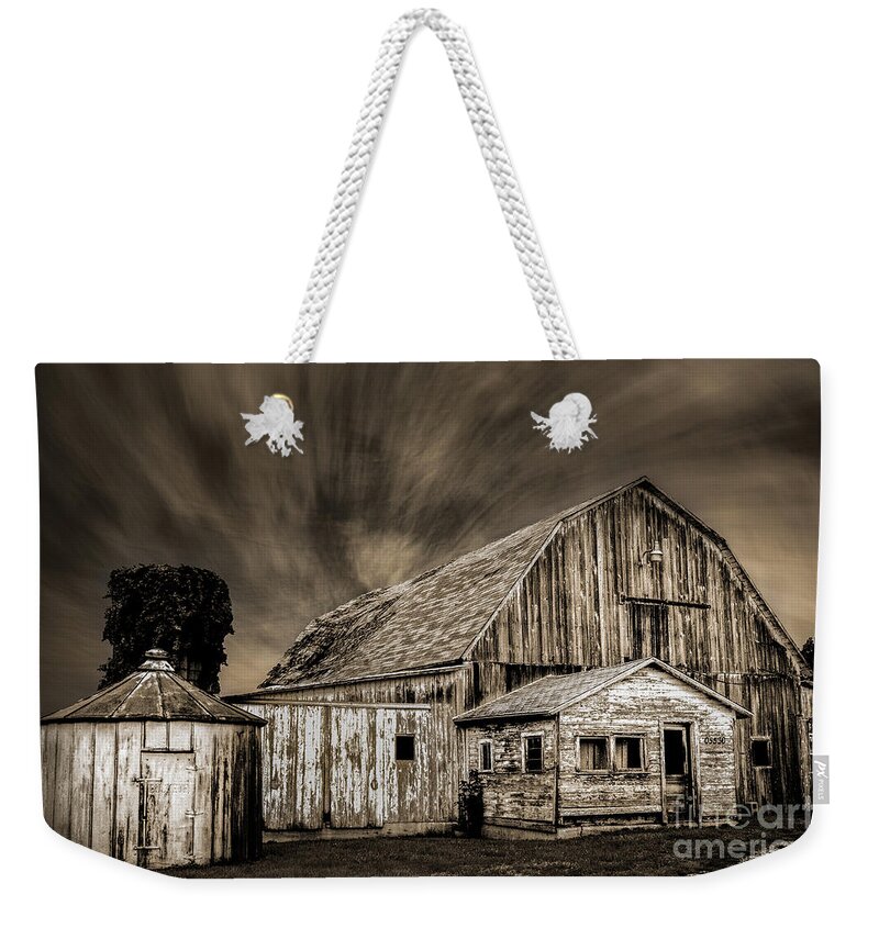 Barn Weekender Tote Bag featuring the photograph Barn on Hwy 66 by Michael Arend