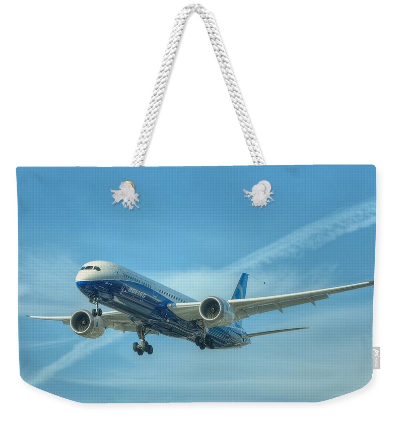 Boeing Weekender Tote Bag featuring the photograph Boeing 787-9 by Jeff Cook