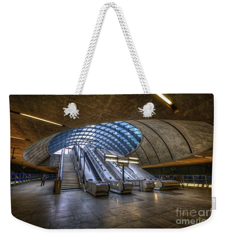 Yhun Suarez Weekender Tote Bag featuring the photograph Canary Wharf 1.0 by Yhun Suarez