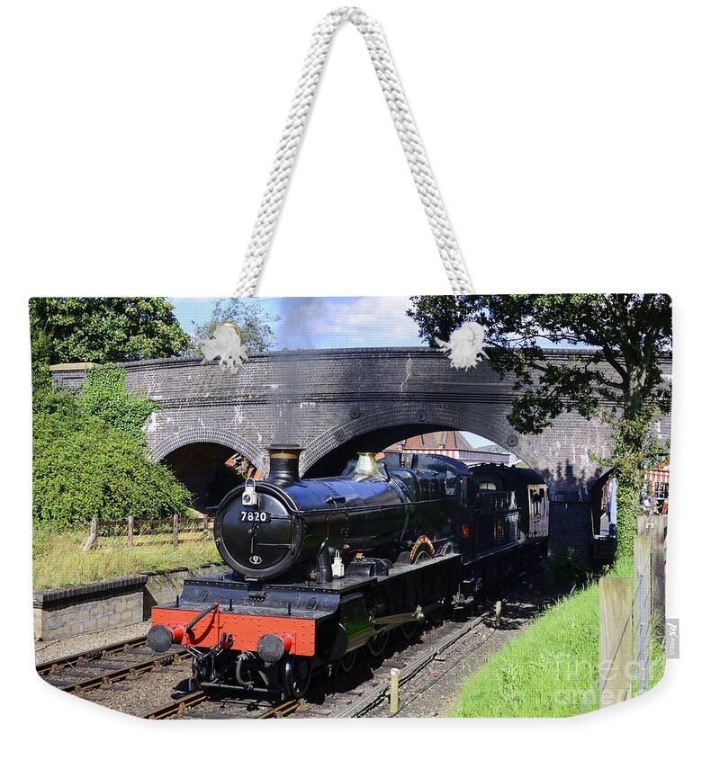 Dinsmore Manor Weekender Tote Bag featuring the photograph Dinmore Manor 7820 by Steev Stamford