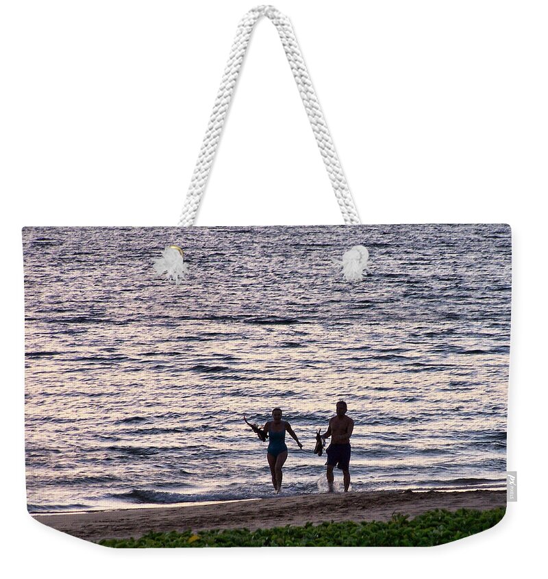 Hawaii Weekender Tote Bag featuring the photograph End of a Perfect Day by Ron Roberts