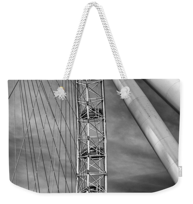 London Weekender Tote Bag featuring the photograph Eye for Detail by Glenn DiPaola