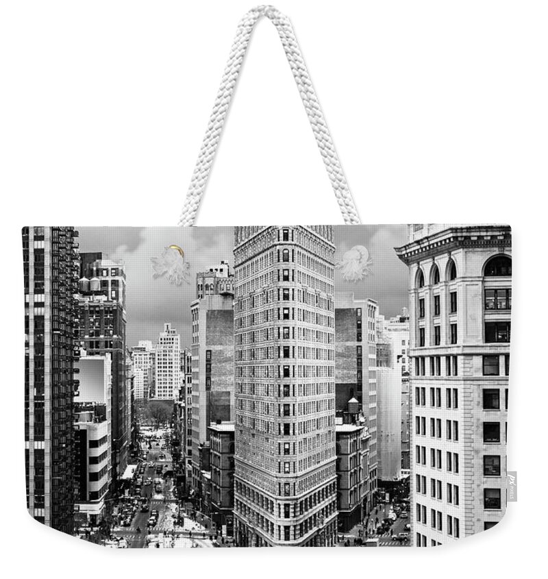 People Weekender Tote Bag featuring the photograph Flatiron Building by Ozgur Donmaz
