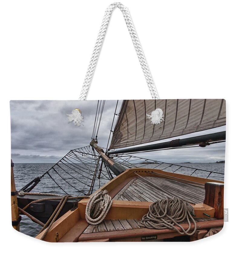 Salem Weekender Tote Bag featuring the photograph Heading out by Jeff Folger