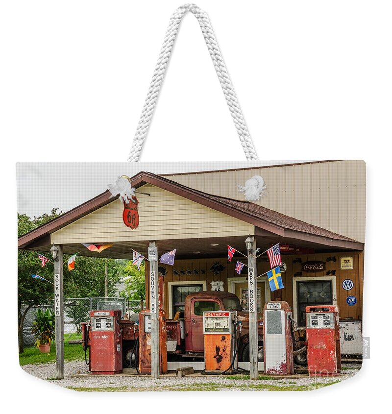 Illinois Weekender Tote Bag featuring the photograph Memories of Route 66 by Sue Smith