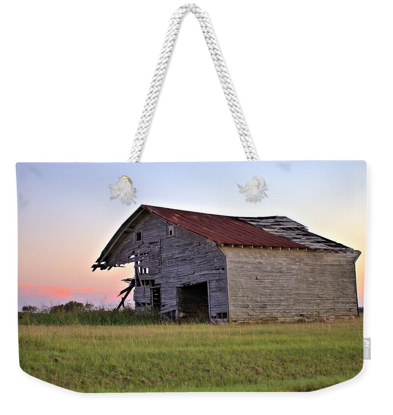 2652 Weekender Tote Bag featuring the photograph Sun Slowly Sets by Gordon Elwell