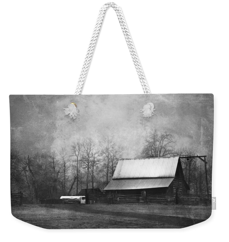 Vintage Weekender Tote Bag featuring the photograph The Old Barn by Theresa Tahara