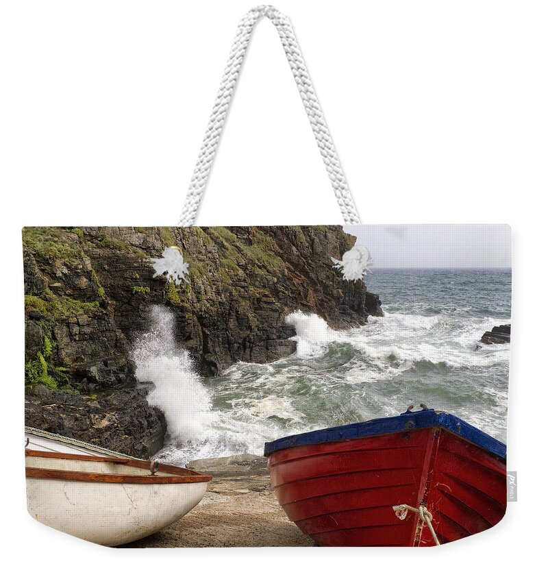 Cliff Weekender Tote Bag featuring the photograph Wave Action by Shirley Mitchell