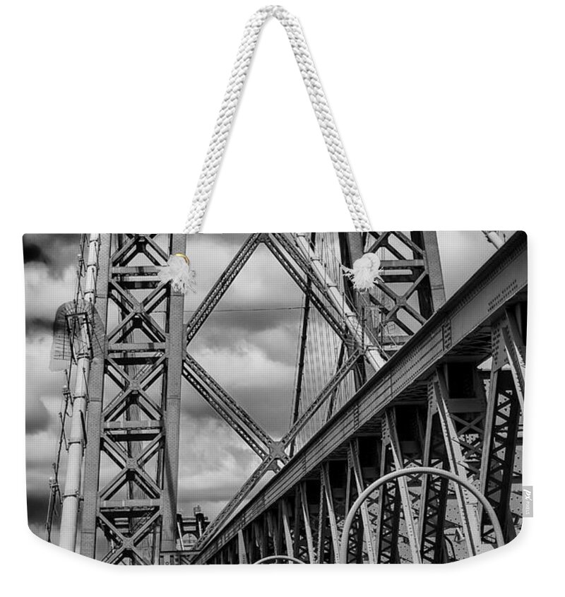 Williamsburg Weekender Tote Bag featuring the photograph Williamsburg Bridge by Scott Wyatt