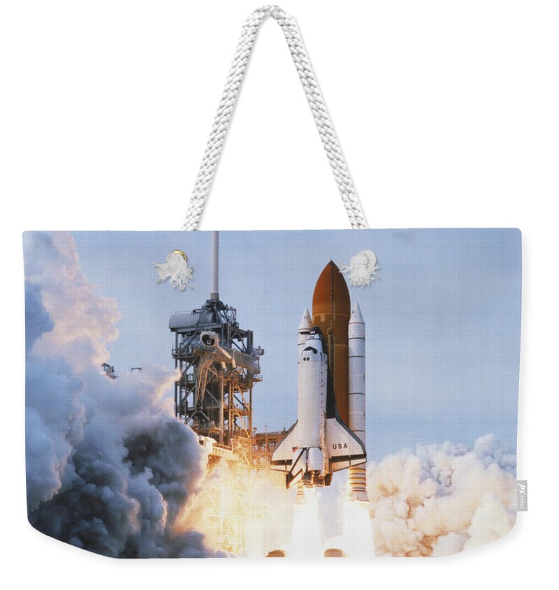 Space Travel Weekender Tote Bag featuring the photograph Shuttle Lift-off #8 by Science Source