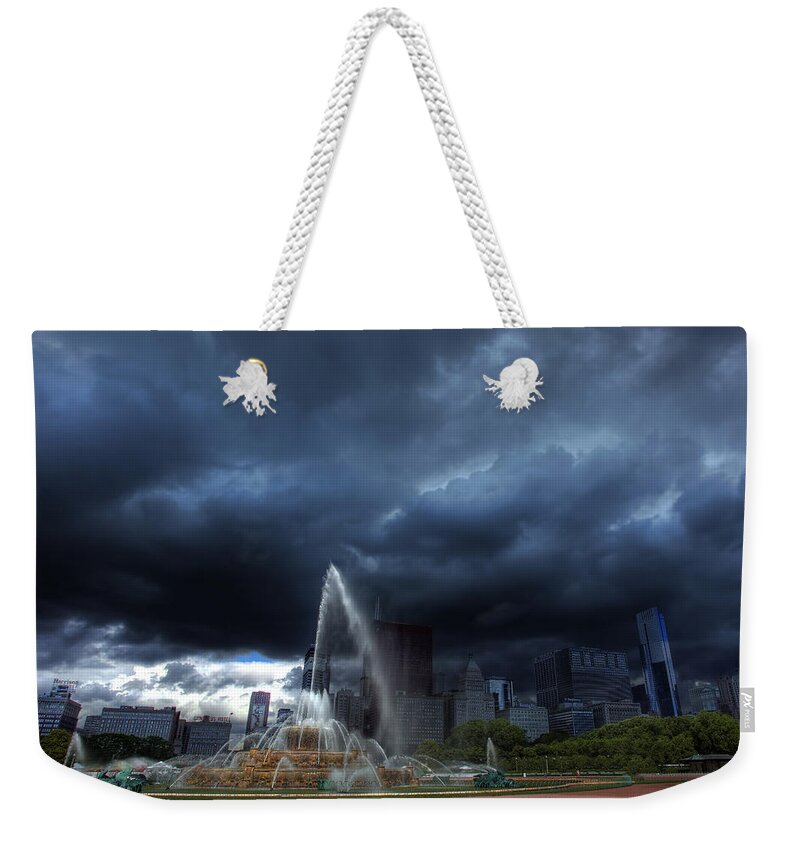 Buckingham Fountain Weekender Tote Bag featuring the photograph Buckingham Fountain Storm by Shawn Everhart