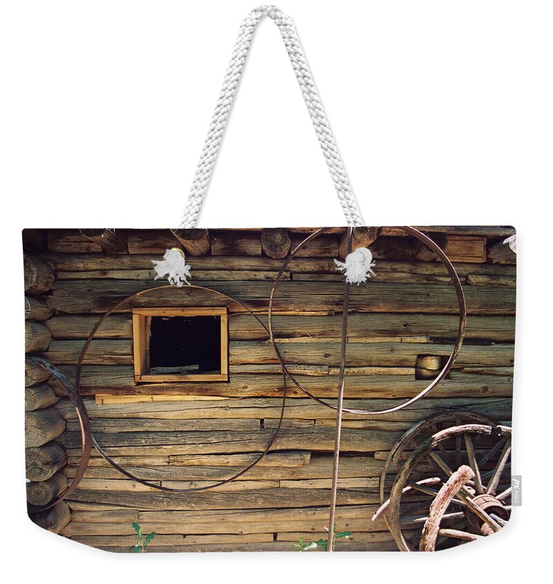 Santa Fe Weekender Tote Bag featuring the photograph Carreteria Wall by Ron Weathers