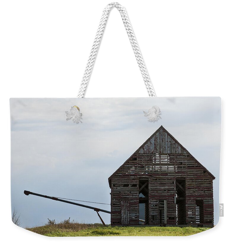 Barns Weekender Tote Bag featuring the photograph Corncrib by Ed Peterson