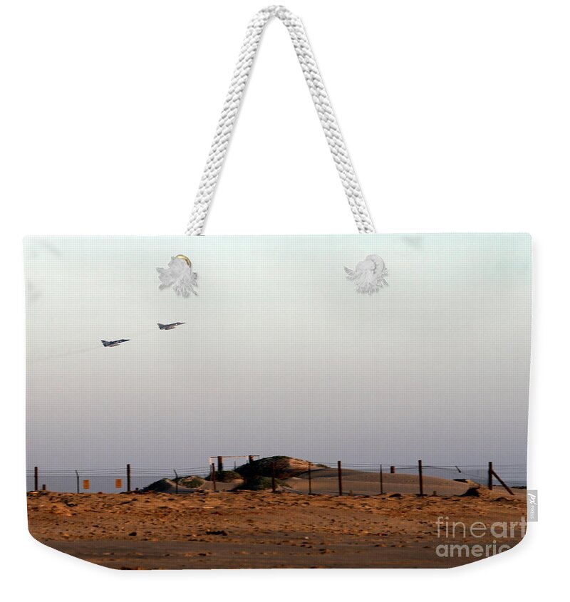 Usa Weekender Tote Bag featuring the photograph Takeoff by Henrik Lehnerer