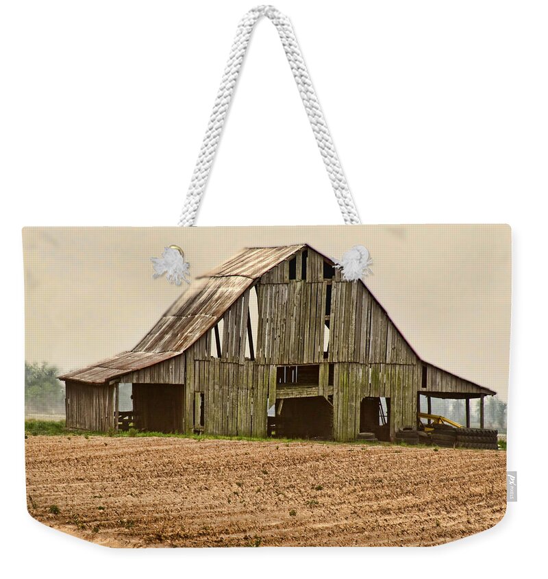 Arcitecture Weekender Tote Bag featuring the photograph Vanishing American Icon by Debbie Portwood