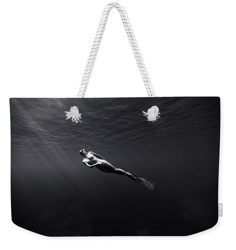 Freedive Weekender Tote Bag featuring the photograph 130926-7167 by 27mm